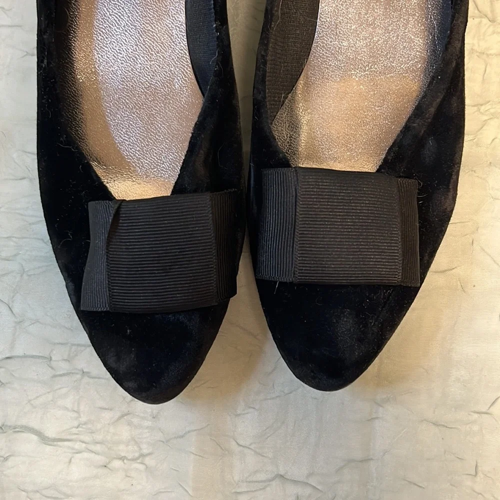 Naturalizer Black Velvet Bowed Almond Toe Vintage Wedges | 7.5 M